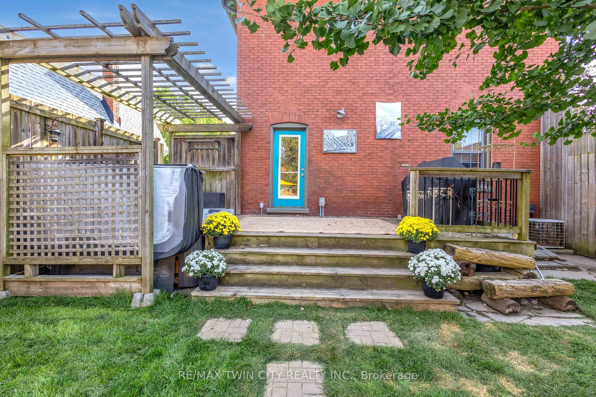 Photo 34 of 17 Alexander Avenue, Brant, Paris — HOMEH
