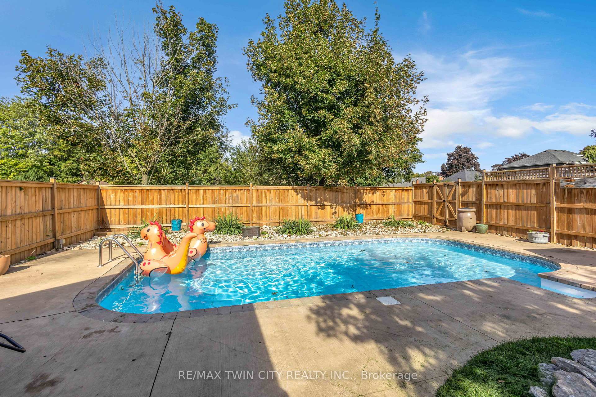 Photo 36 of 17 Alexander Avenue, Brant, Paris — HOMEH