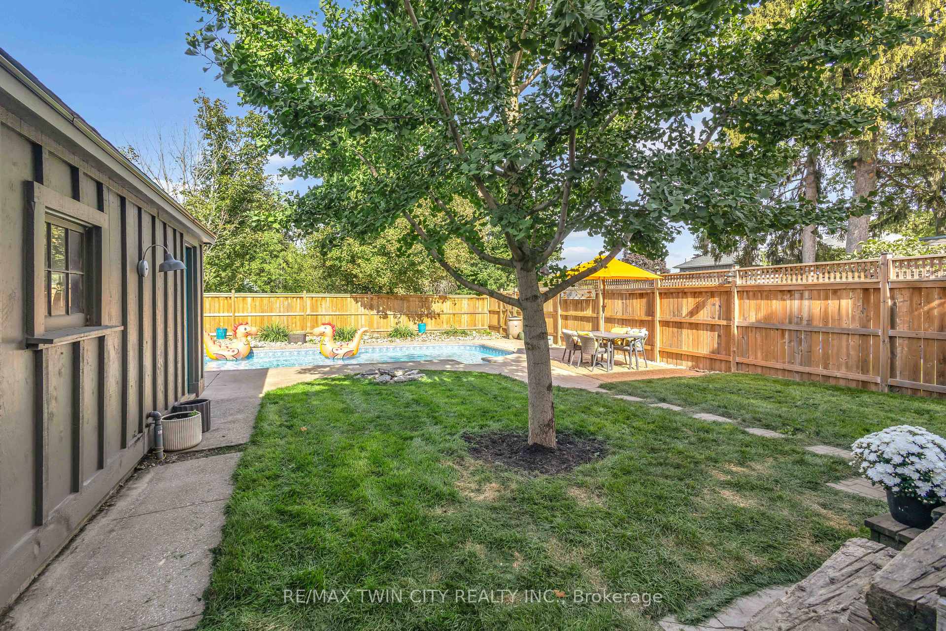 Photo 35 of 17 Alexander Avenue, Brant, Paris — HOMEH