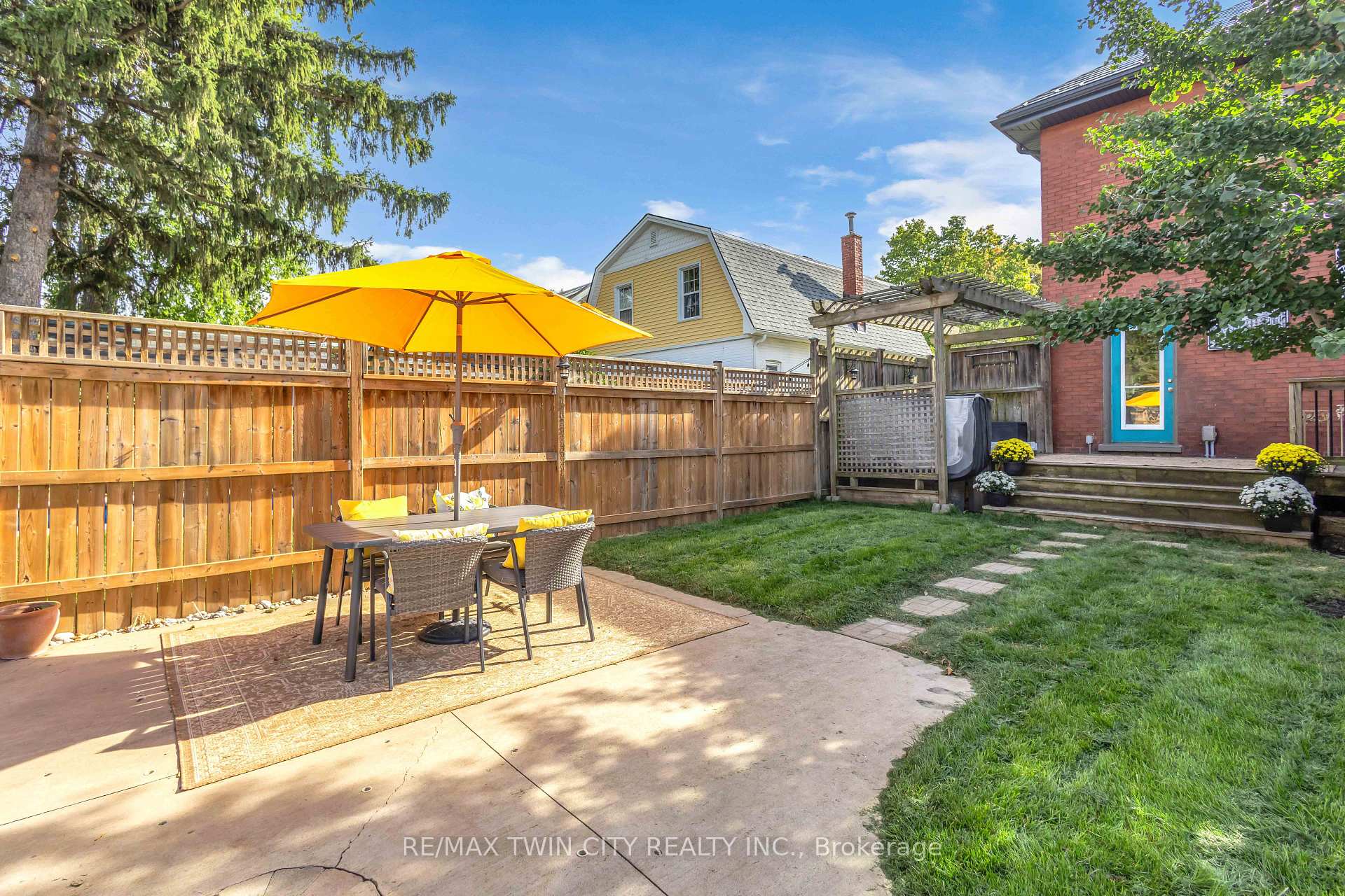 Photo 37 of 17 Alexander Avenue, Brant, Paris — HOMEH
