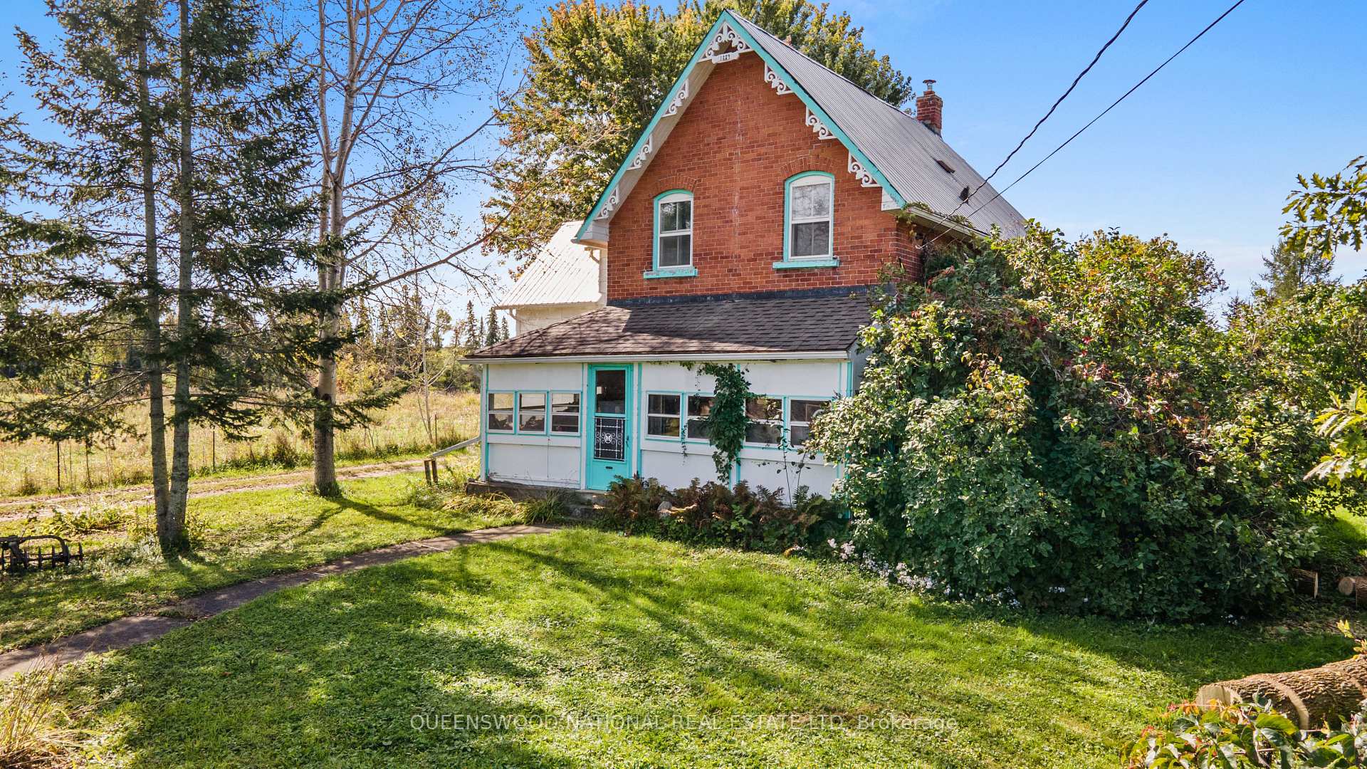 Front of 101 Waite Street S
