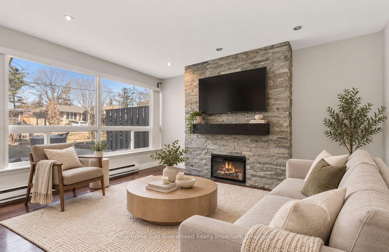 Photo 3 of Unit 272, 3060 Constition Boulevard, Mississauga, Applewood — HOMEH