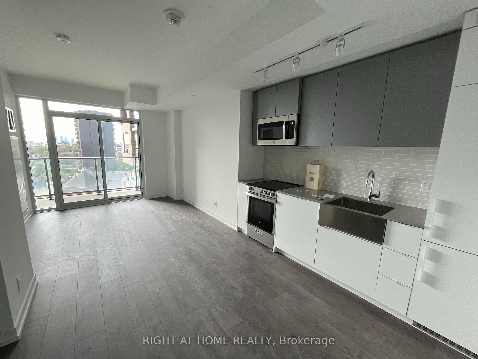 Photo 2 of Unit 613, 270 Dufferin Street, Toronto, South Parkdale — HOMEH