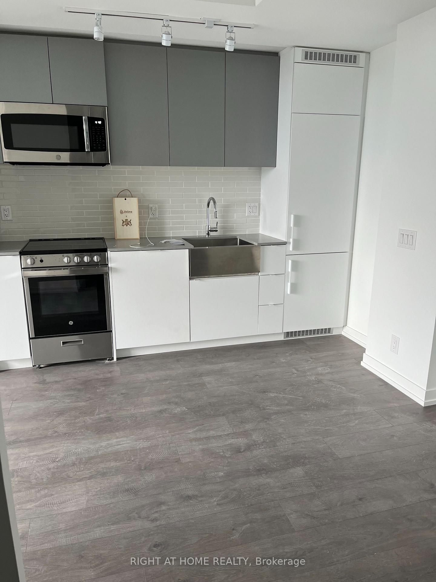 Photo 8 of Unit 613, 270 Dufferin Street, Toronto, South Parkdale — HOMEH