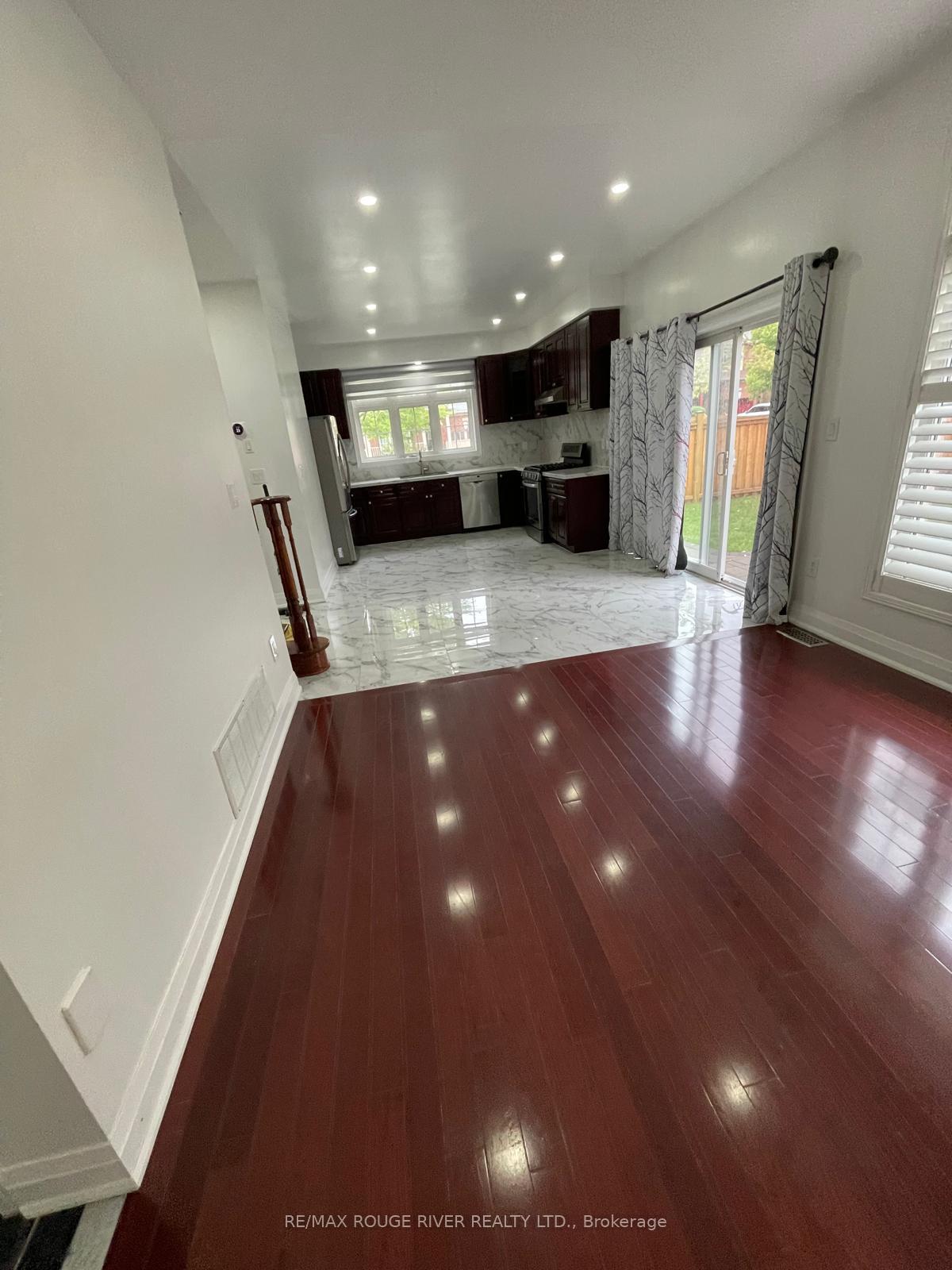 Photo 4 of 1796 Castlemore Avenue, Markham, Greensborough — HOMEH