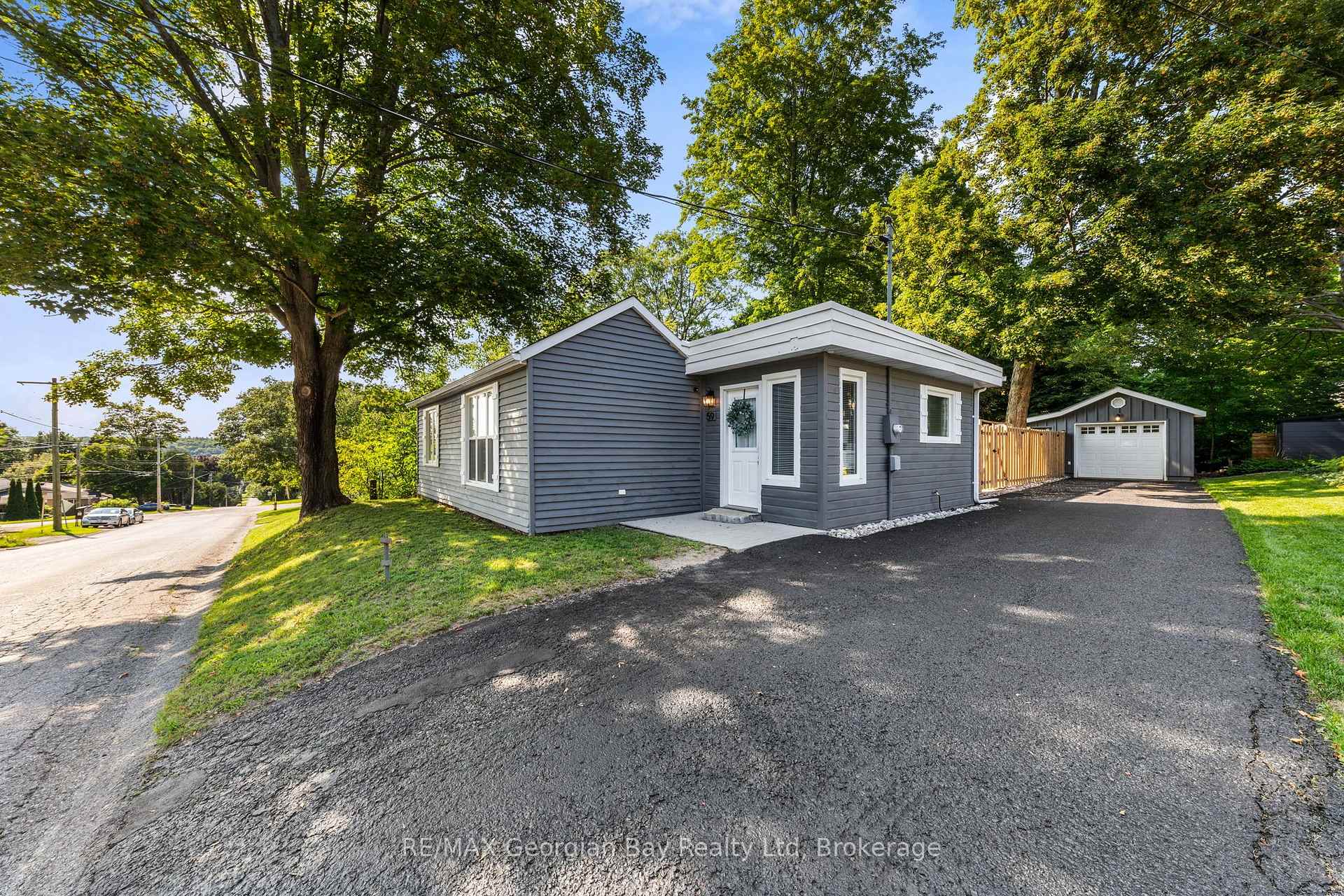 Photo 2 of 59 Broad Street, Penetanguishene — HOMEH