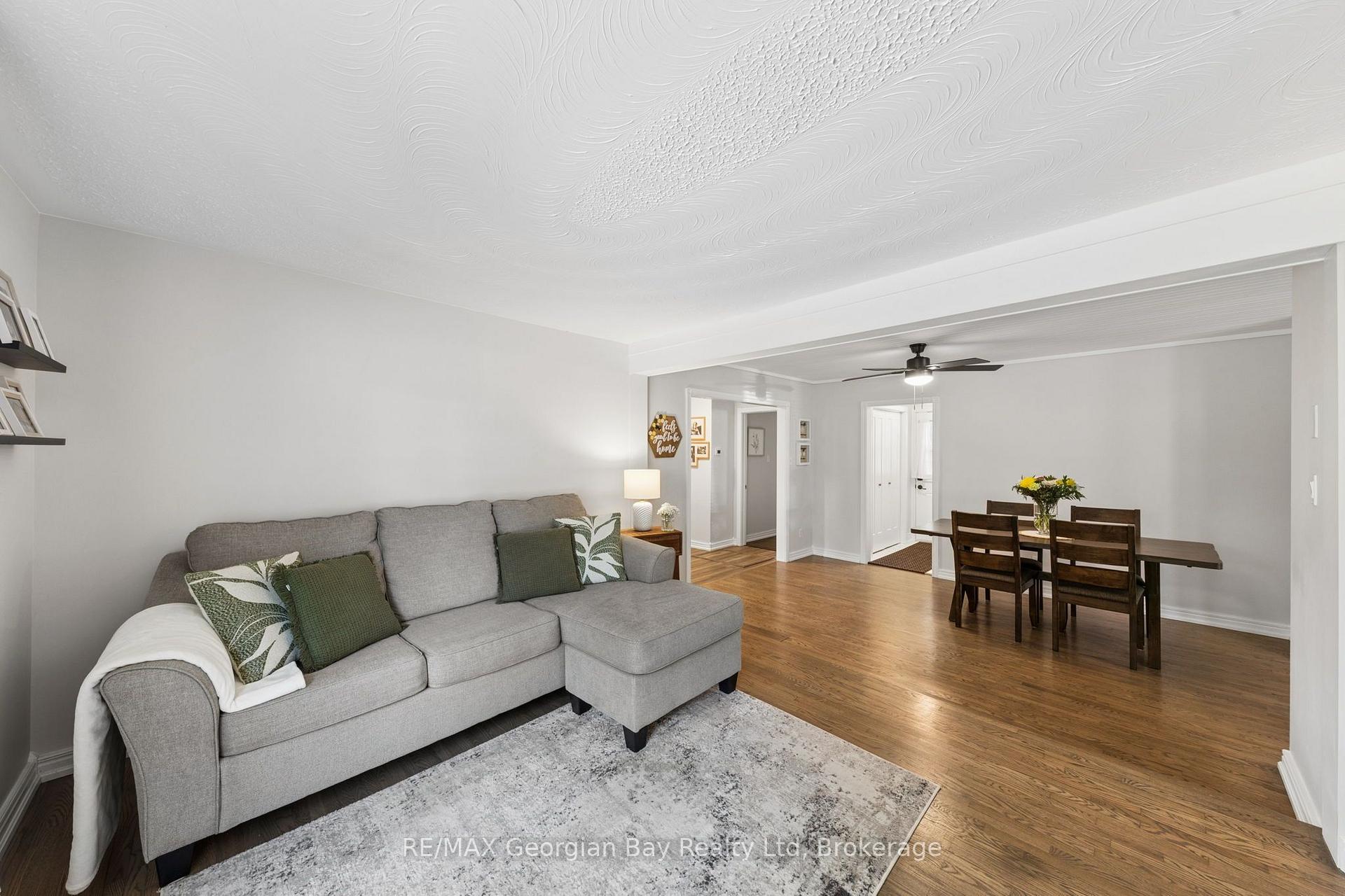Photo 12 of 59 Broad Street, Penetanguishene — HOMEH