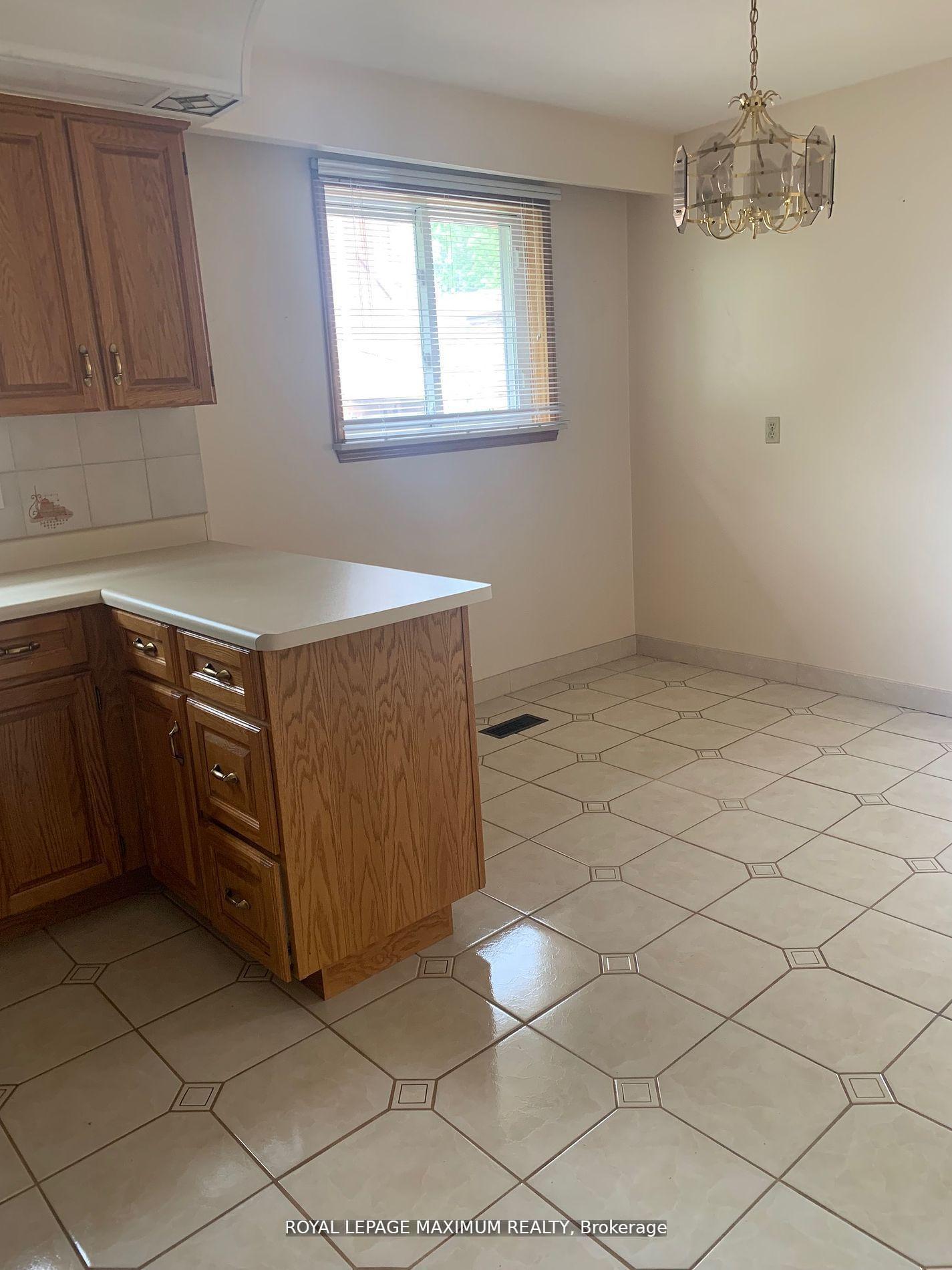 Photo 9 of 155 Rainbow Drive, Vaughan, West Woodbridge — HOMEH