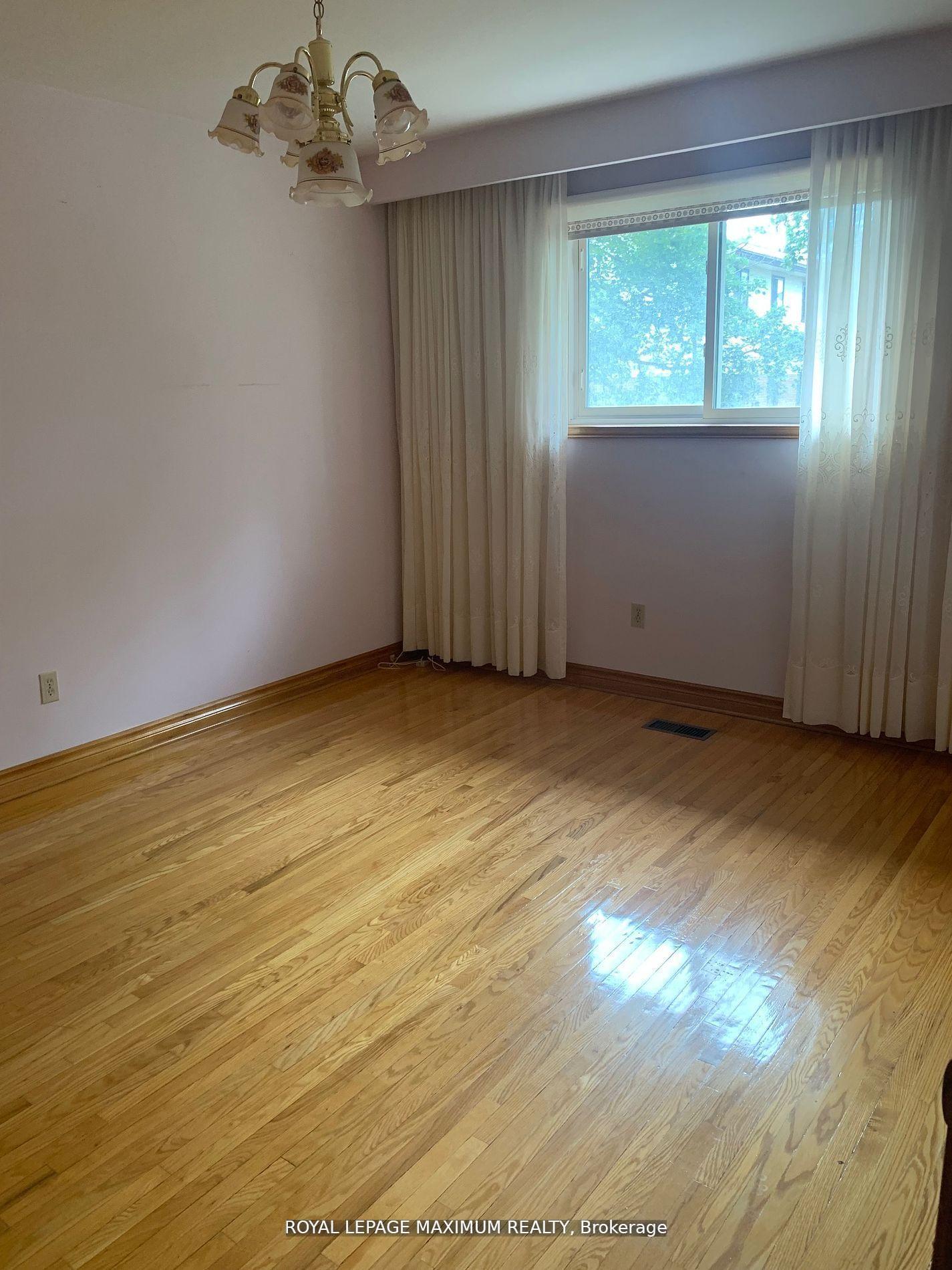 Photo 14 of 155 Rainbow Drive, Vaughan, West Woodbridge — HOMEH