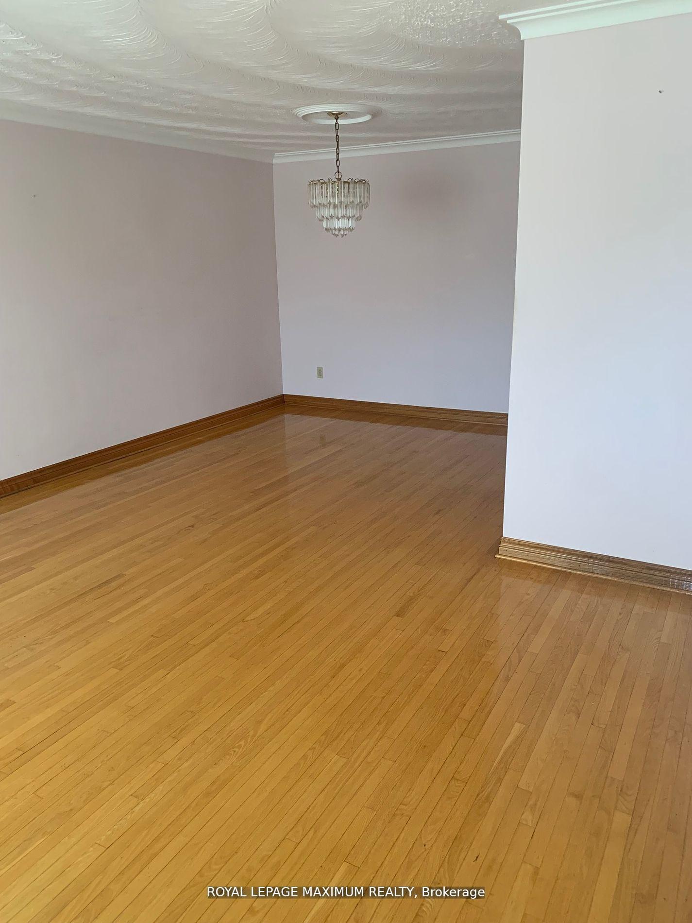Photo 15 of 155 Rainbow Drive, Vaughan, West Woodbridge — HOMEH