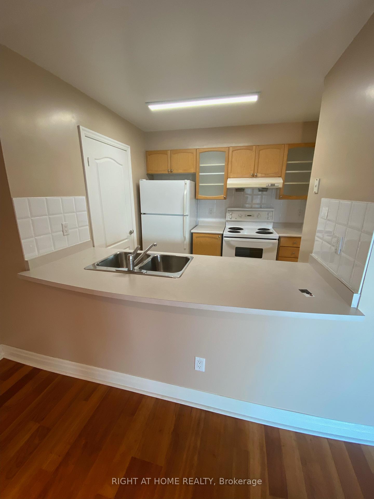 Photo 2 of Unit 608, 188 Doris Avenue, North York, Willowdale East — HOMEH