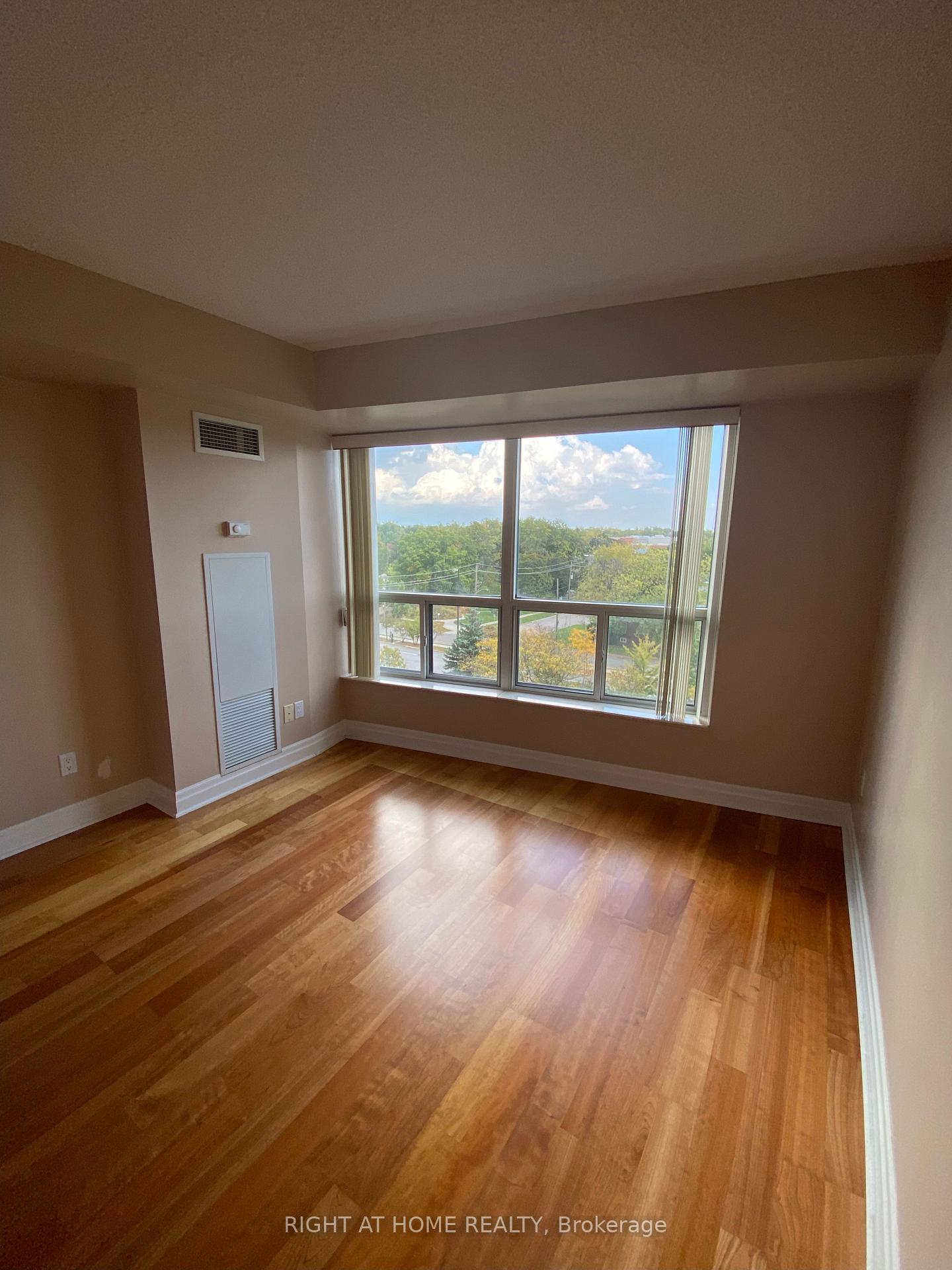 Photo 5 of Unit 608, 188 Doris Avenue, North York, Willowdale East — HOMEH
