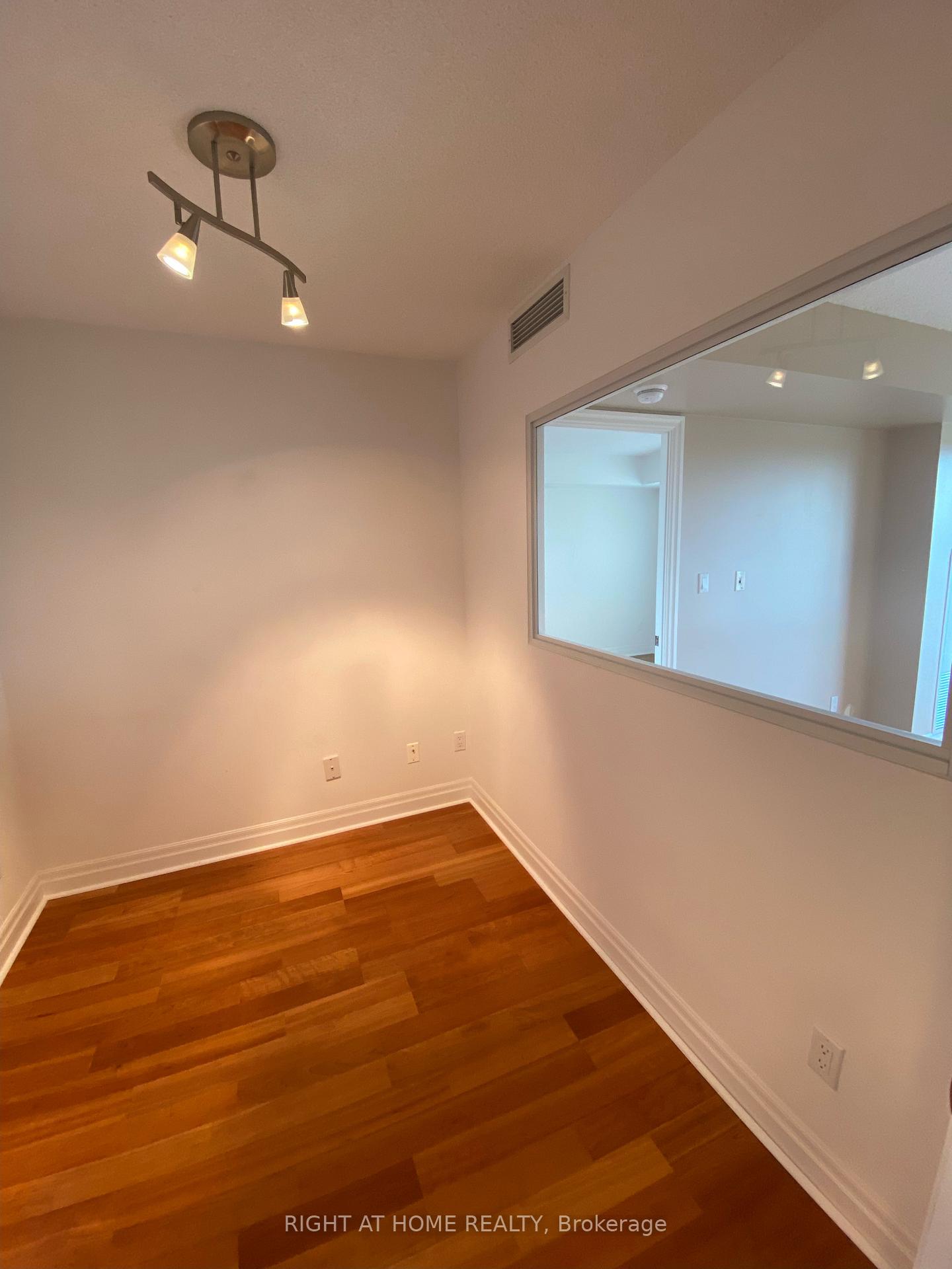 Photo 6 of Unit 608, 188 Doris Avenue, North York, Willowdale East — HOMEH