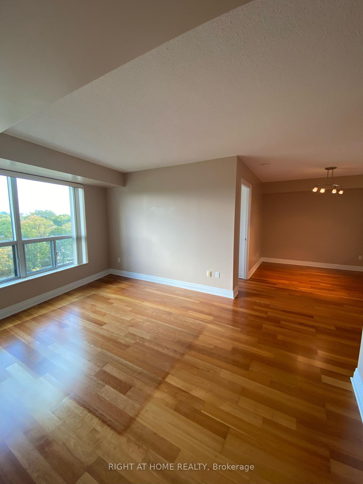 Photo 10 of Unit 608, 188 Doris Avenue, North York, Willowdale East — HOMEH