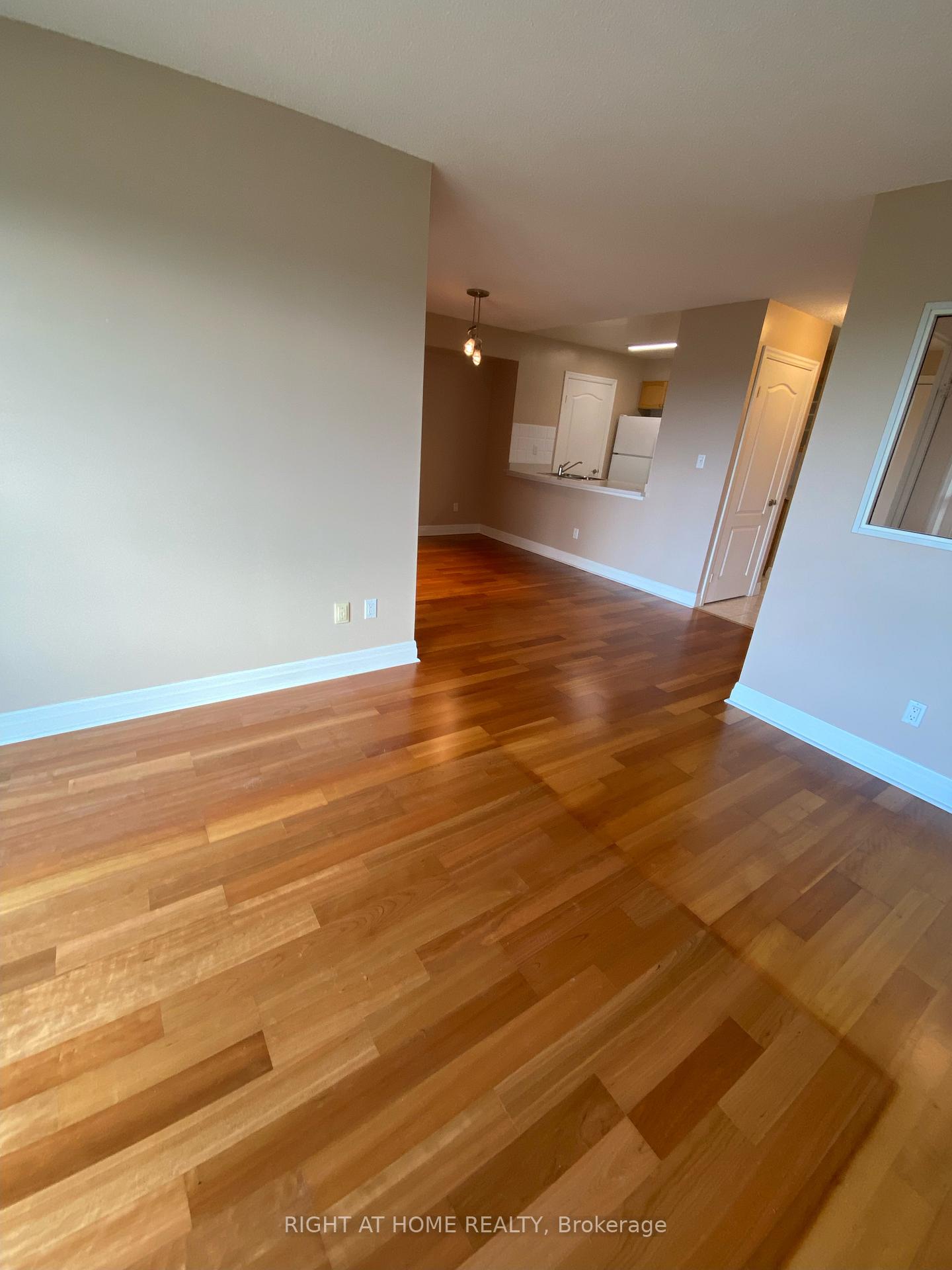 Photo 11 of Unit 608, 188 Doris Avenue, North York, Willowdale East — HOMEH