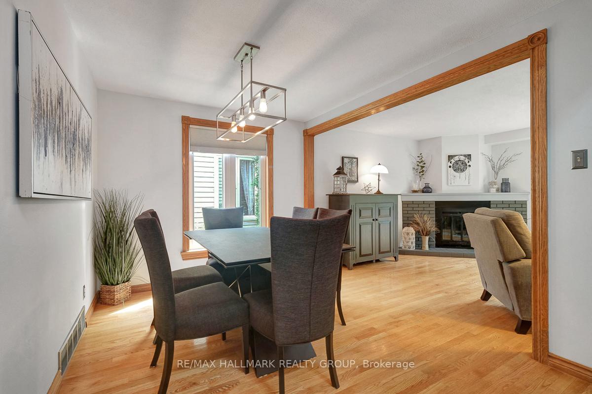 Photo 11 of 30 Melville Drive, Ottawa, Barrhaven - Pheasant Run — HOMEH