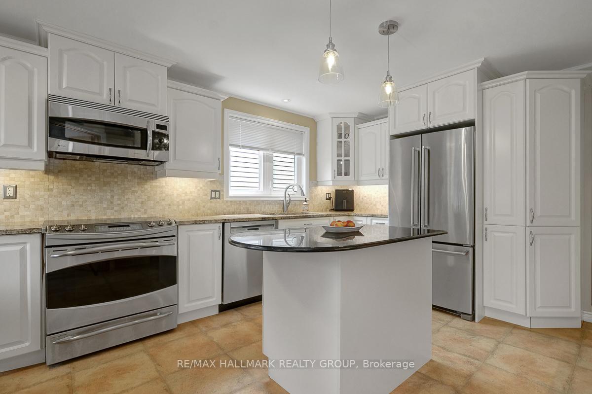 Photo 12 of 30 Melville Drive, Ottawa, Barrhaven - Pheasant Run — HOMEH