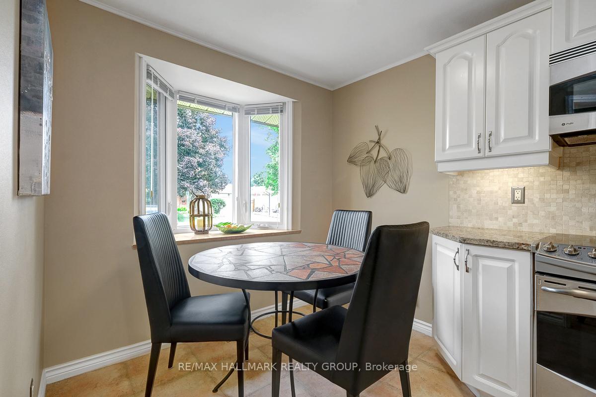 Photo 15 of 30 Melville Drive, Ottawa, Barrhaven - Pheasant Run — HOMEH