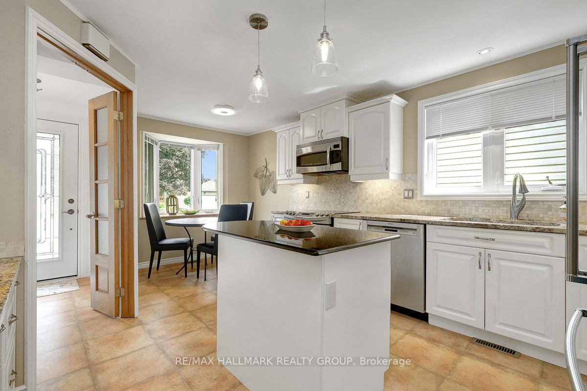 Photo 16 of 30 Melville Drive, Ottawa, Barrhaven - Pheasant Run — HOMEH