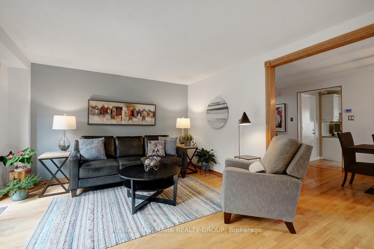 Photo 17 of 30 Melville Drive, Ottawa, Barrhaven - Pheasant Run — HOMEH