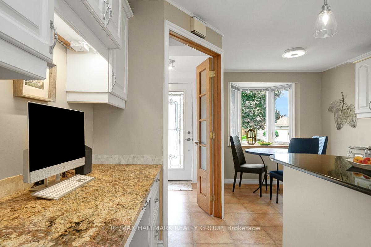 Photo 18 of 30 Melville Drive, Ottawa, Barrhaven - Pheasant Run — HOMEH