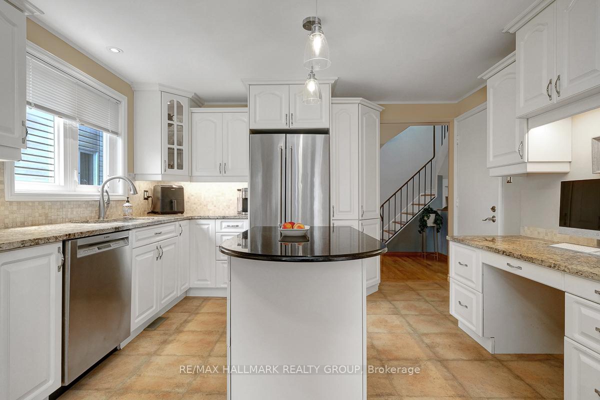 Photo 19 of 30 Melville Drive, Ottawa, Barrhaven - Pheasant Run — HOMEH