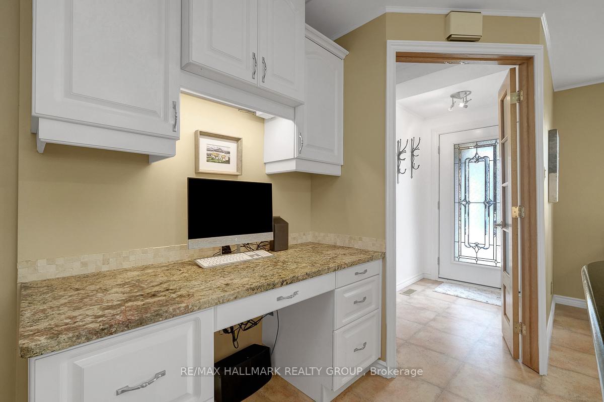 Photo 20 of 30 Melville Drive, Ottawa, Barrhaven - Pheasant Run — HOMEH