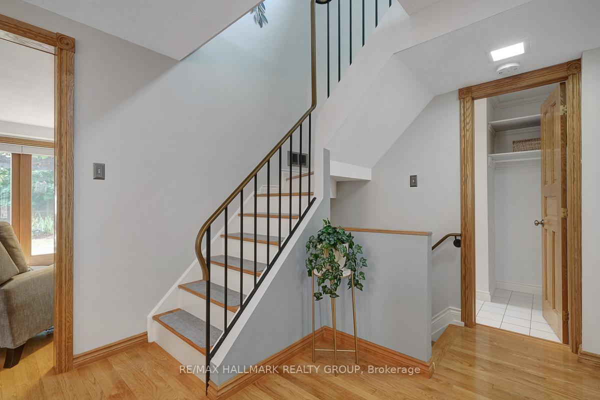Photo 23 of 30 Melville Drive, Ottawa, Barrhaven - Pheasant Run — HOMEH