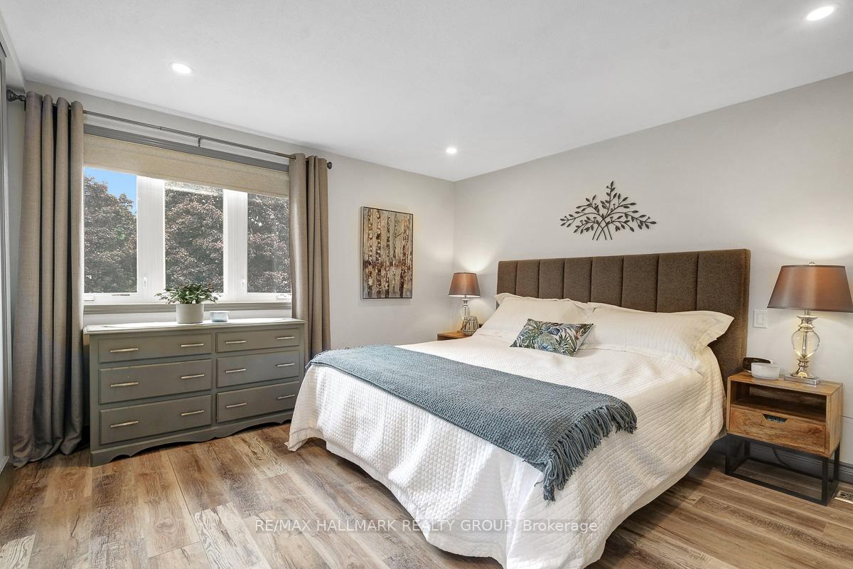 Photo 26 of 30 Melville Drive, Ottawa, Barrhaven - Pheasant Run — HOMEH