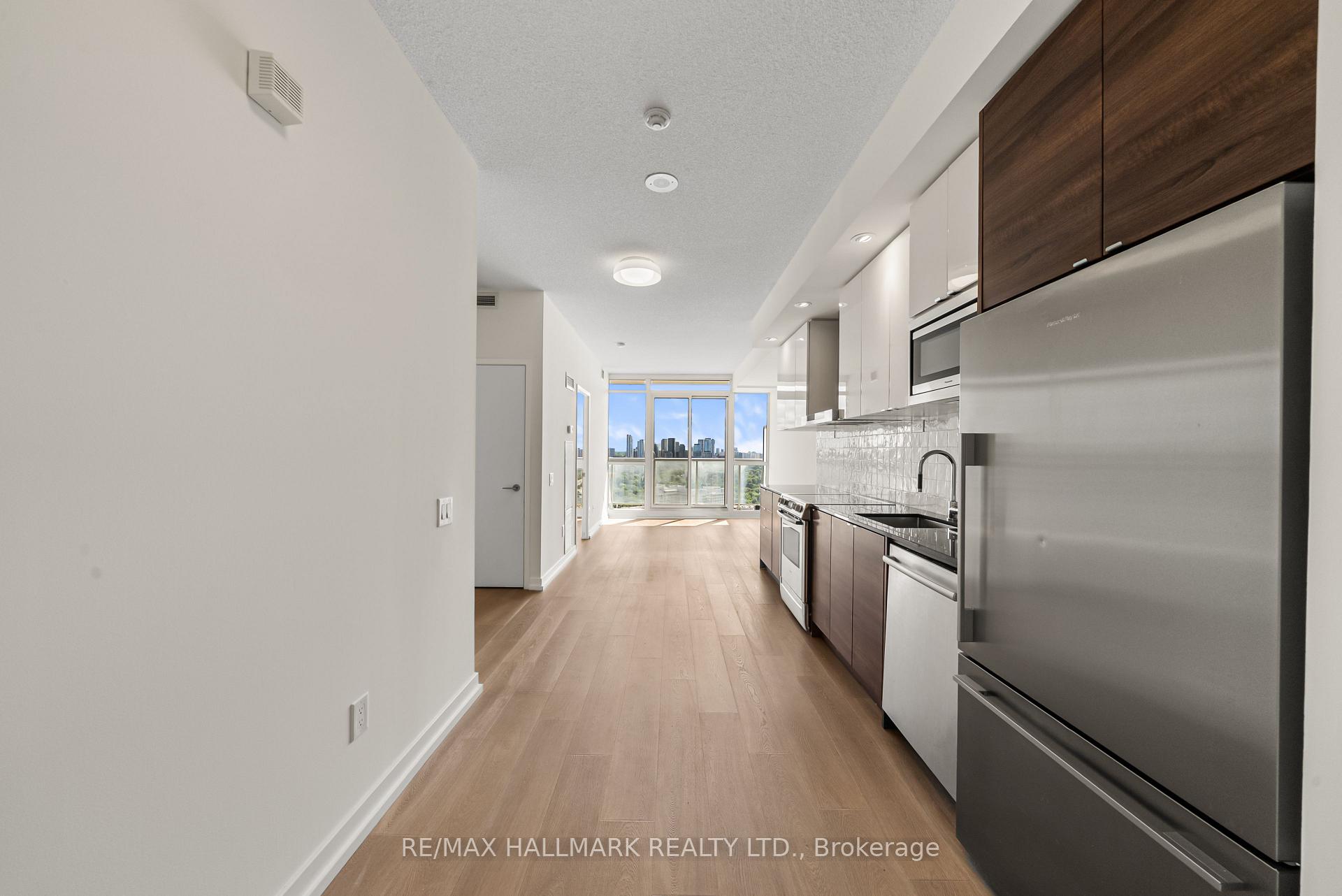 Photo 3 of Unit 3102, 121 McMahon Drive, North York, Bayview Village — HOMEH