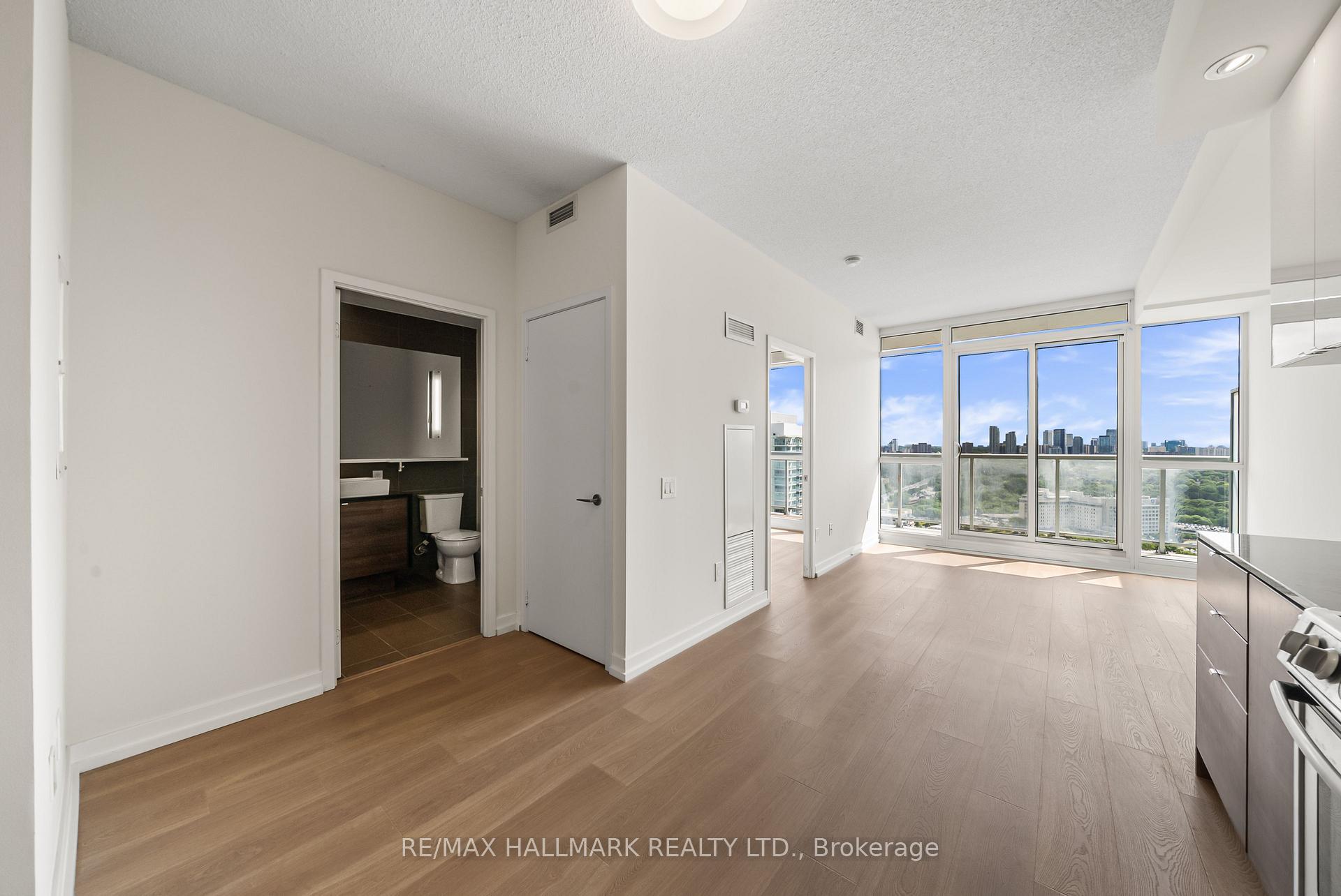 Photo 12 of Unit 3102, 121 McMahon Drive, North York, Bayview Village — HOMEH