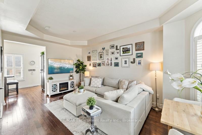 Photo 4 of 272 Glenashton Drive, Oakville, River Oaks — HOMEH