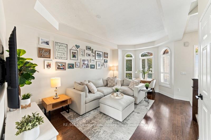 Photo 7 of 272 Glenashton Drive, Oakville, River Oaks — HOMEH