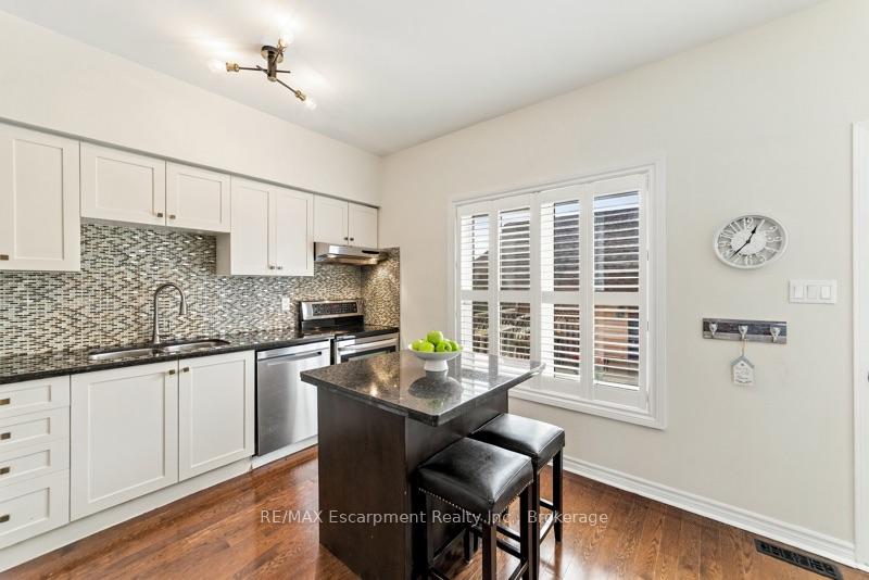 Photo 9 of 272 Glenashton Drive, Oakville, River Oaks — HOMEH