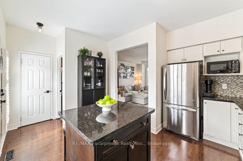 Photo 11 of 272 Glenashton Drive, Oakville, River Oaks — HOMEH
