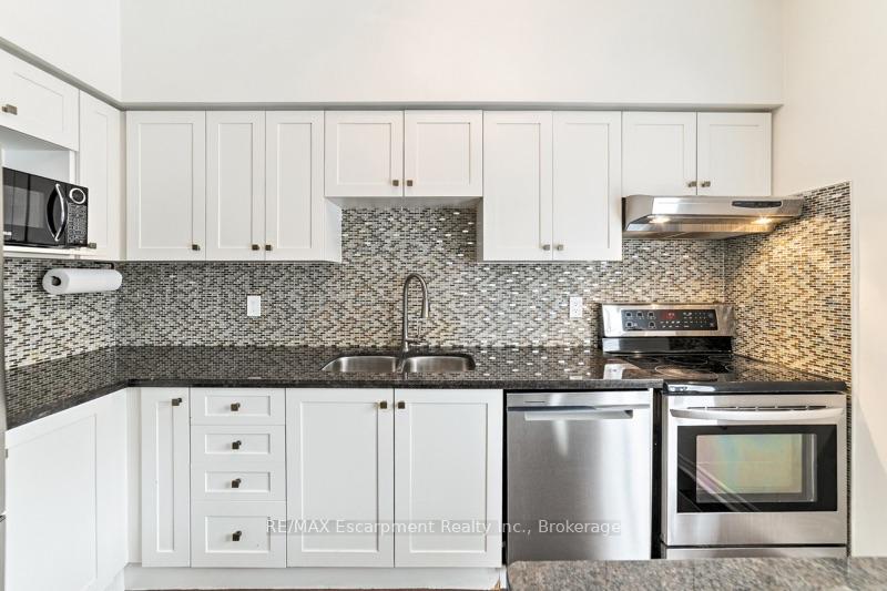 Photo 13 of 272 Glenashton Drive, Oakville, River Oaks — HOMEH