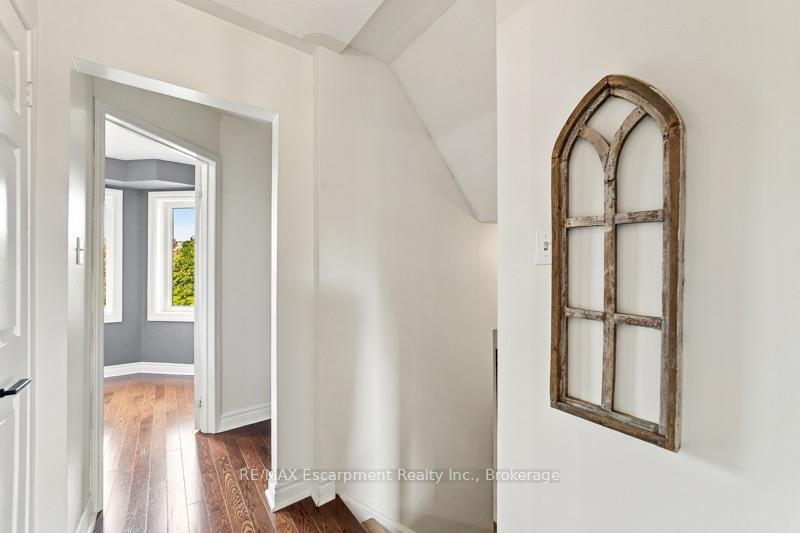 Photo 15 of 272 Glenashton Drive, Oakville, River Oaks — HOMEH