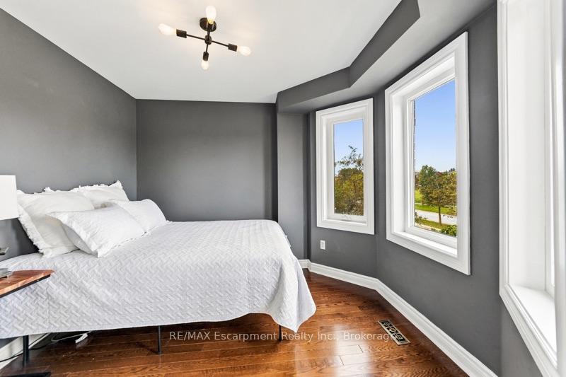 Photo 16 of 272 Glenashton Drive, Oakville, River Oaks — HOMEH