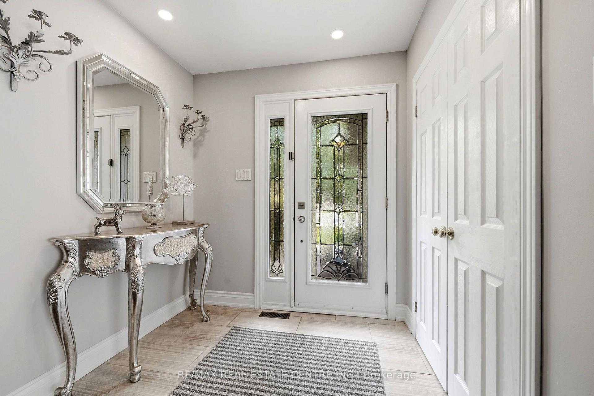 Photo 13 of 44 Madelaine Crescent, Brampton, Central Park — HOMEH