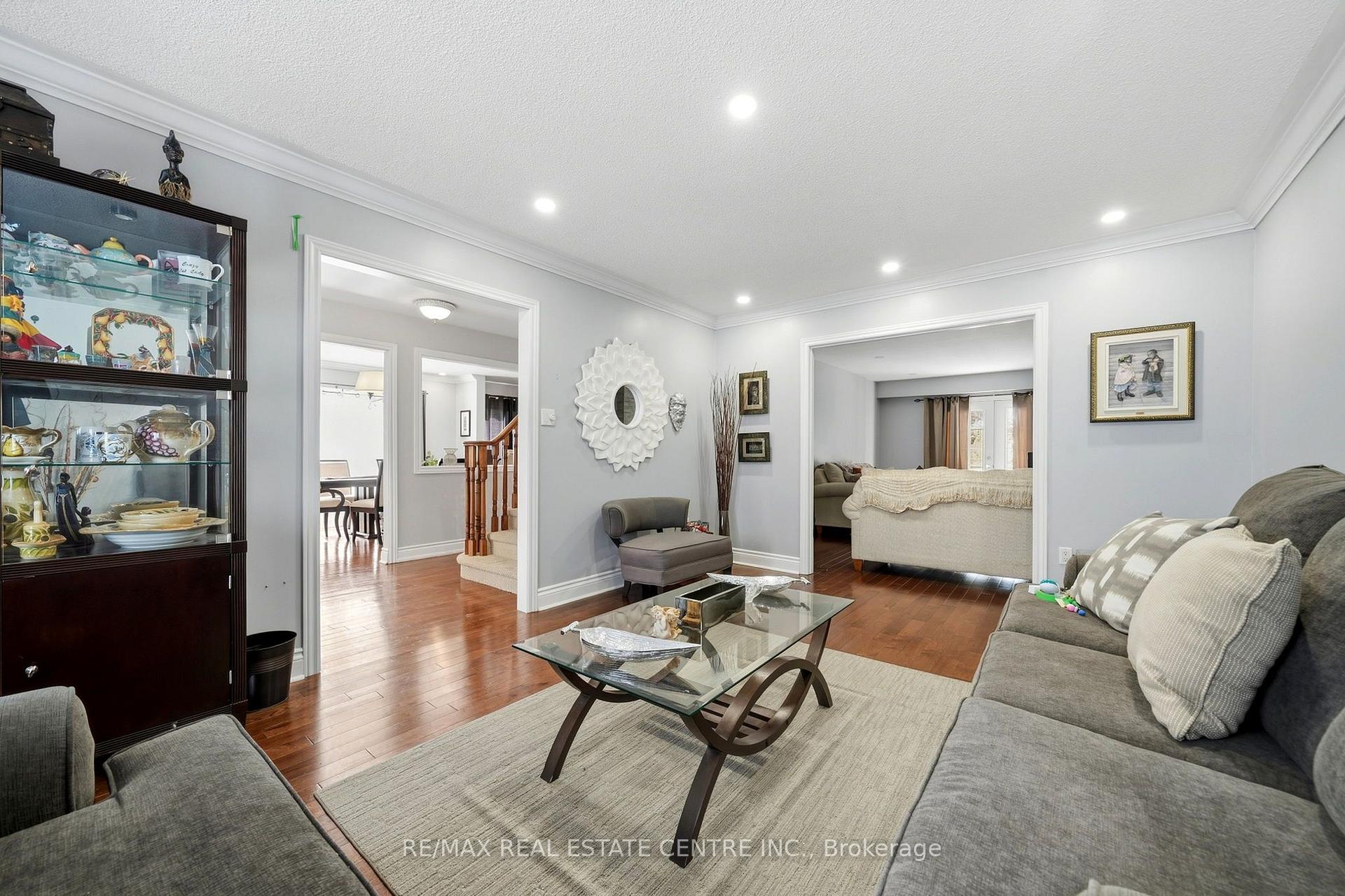 Photo 15 of 44 Madelaine Crescent, Brampton, Central Park — HOMEH