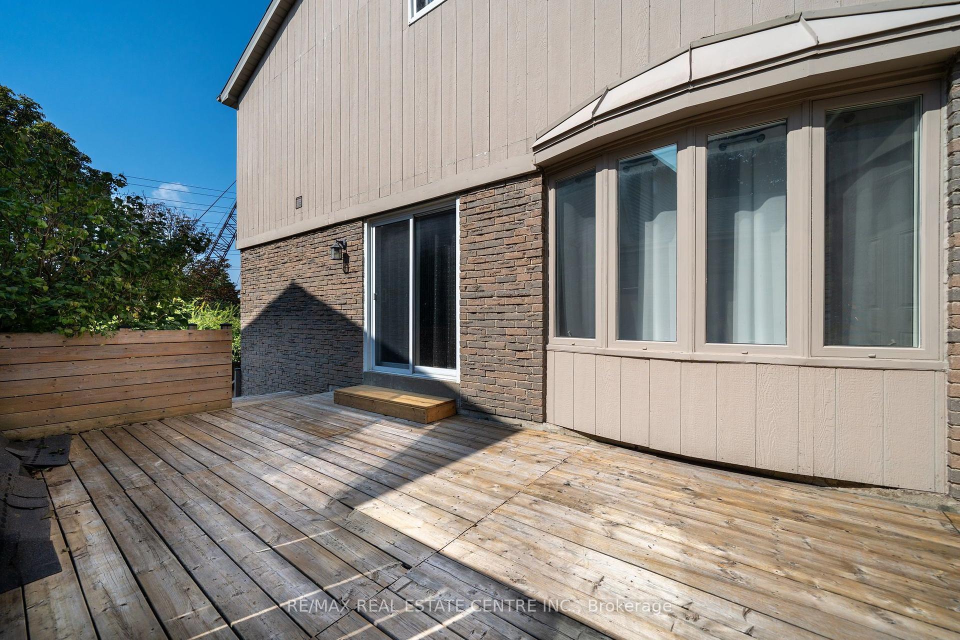 Photo 19 of 44 Madelaine Crescent, Brampton, Central Park — HOMEH