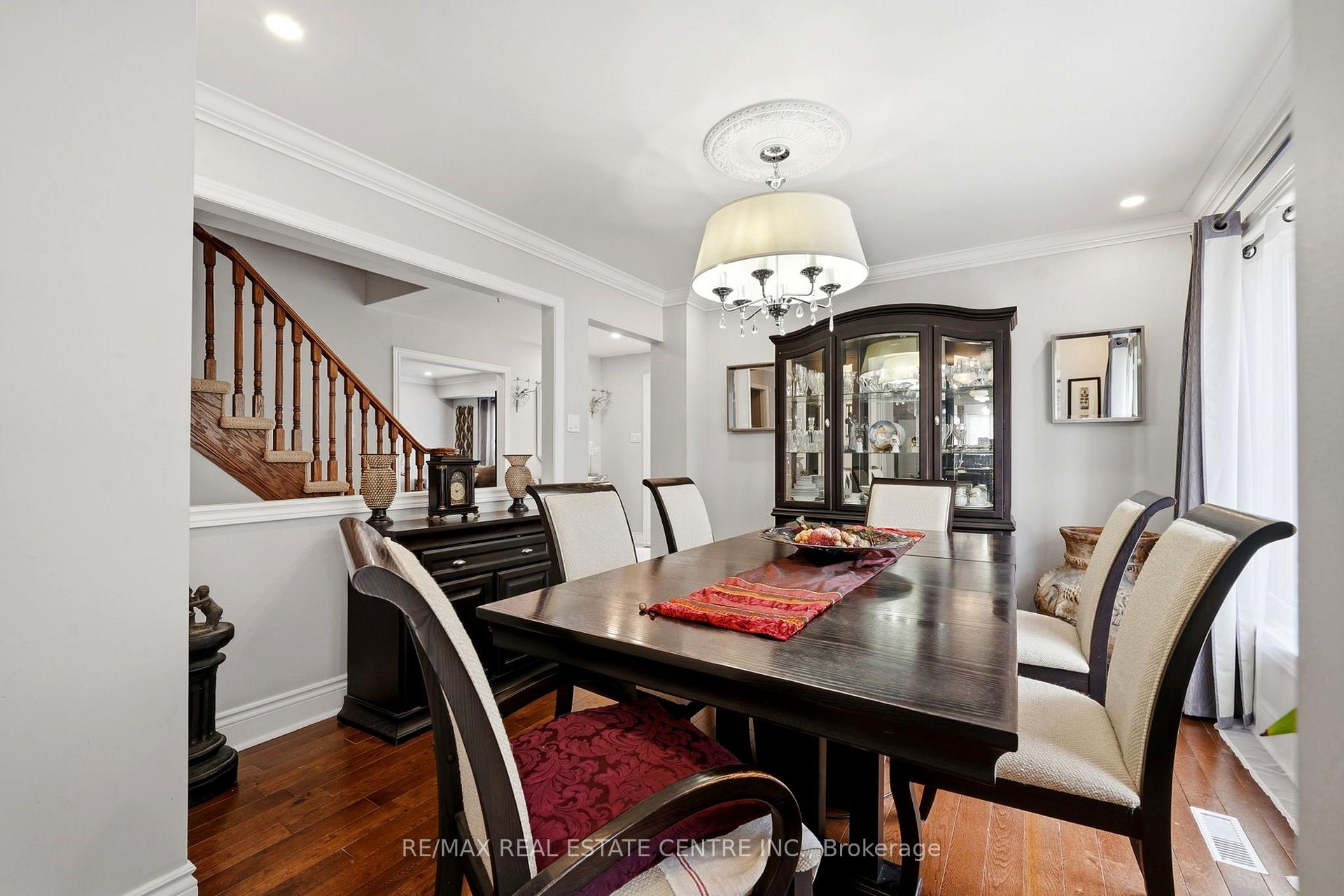 Photo 27 of 44 Madelaine Crescent, Brampton, Central Park — HOMEH