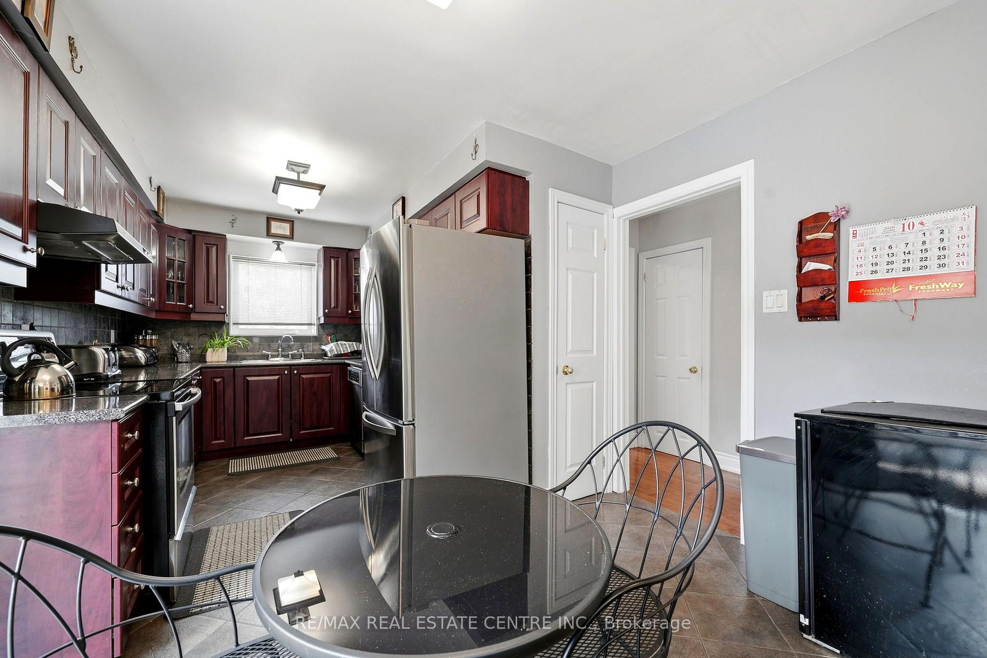 Photo 33 of 44 Madelaine Crescent, Brampton, Central Park — HOMEH