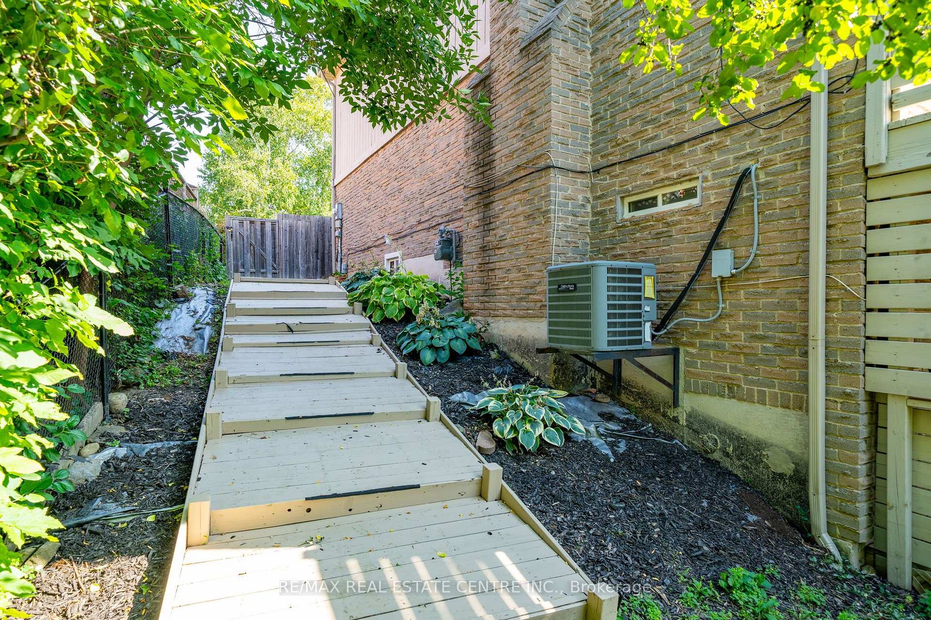 Photo 97 of 44 Madelaine Crescent, Brampton, Central Park — HOMEH