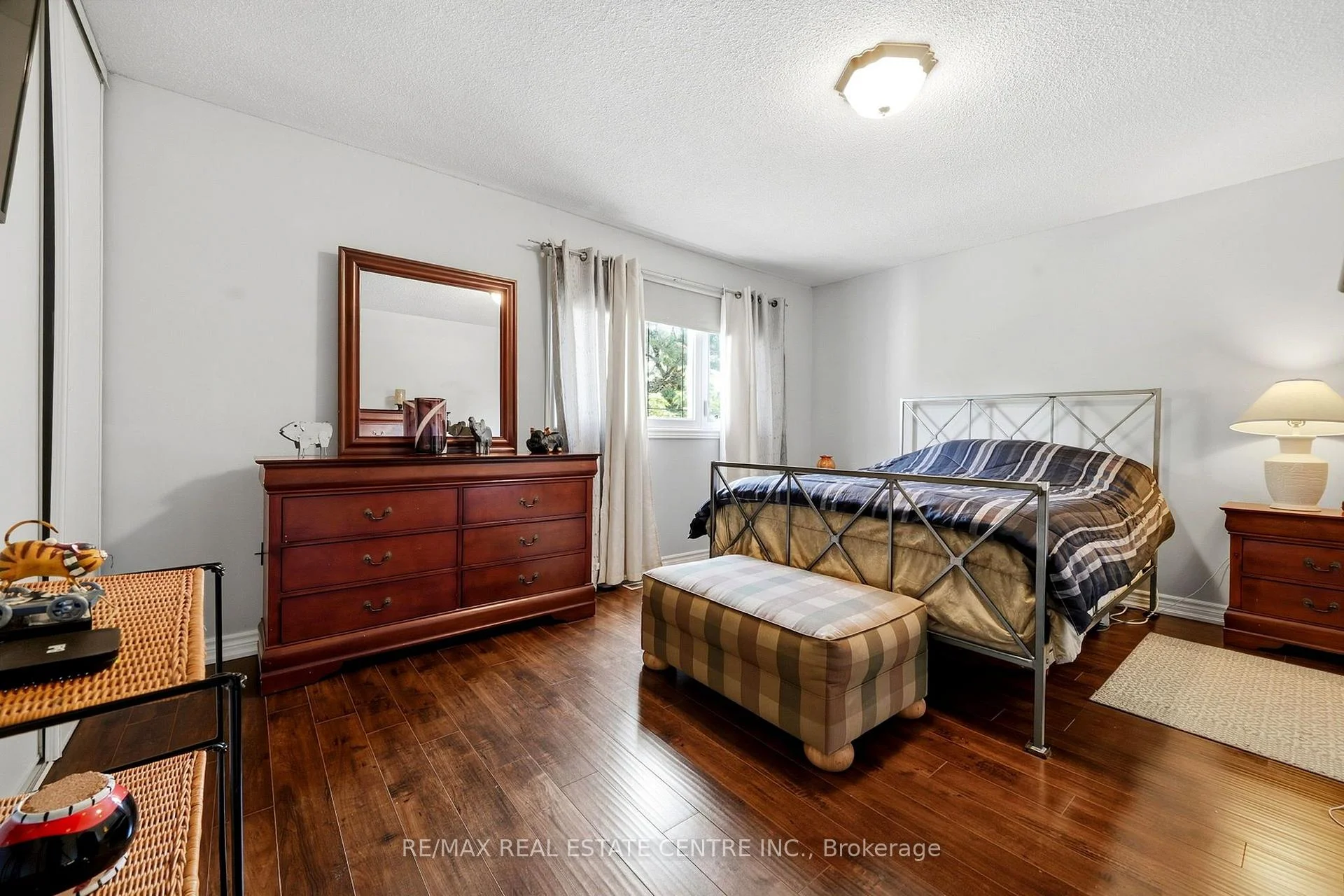Photo 6 of 44 Madelaine Crescent, Brampton, Central Park — HOMEH