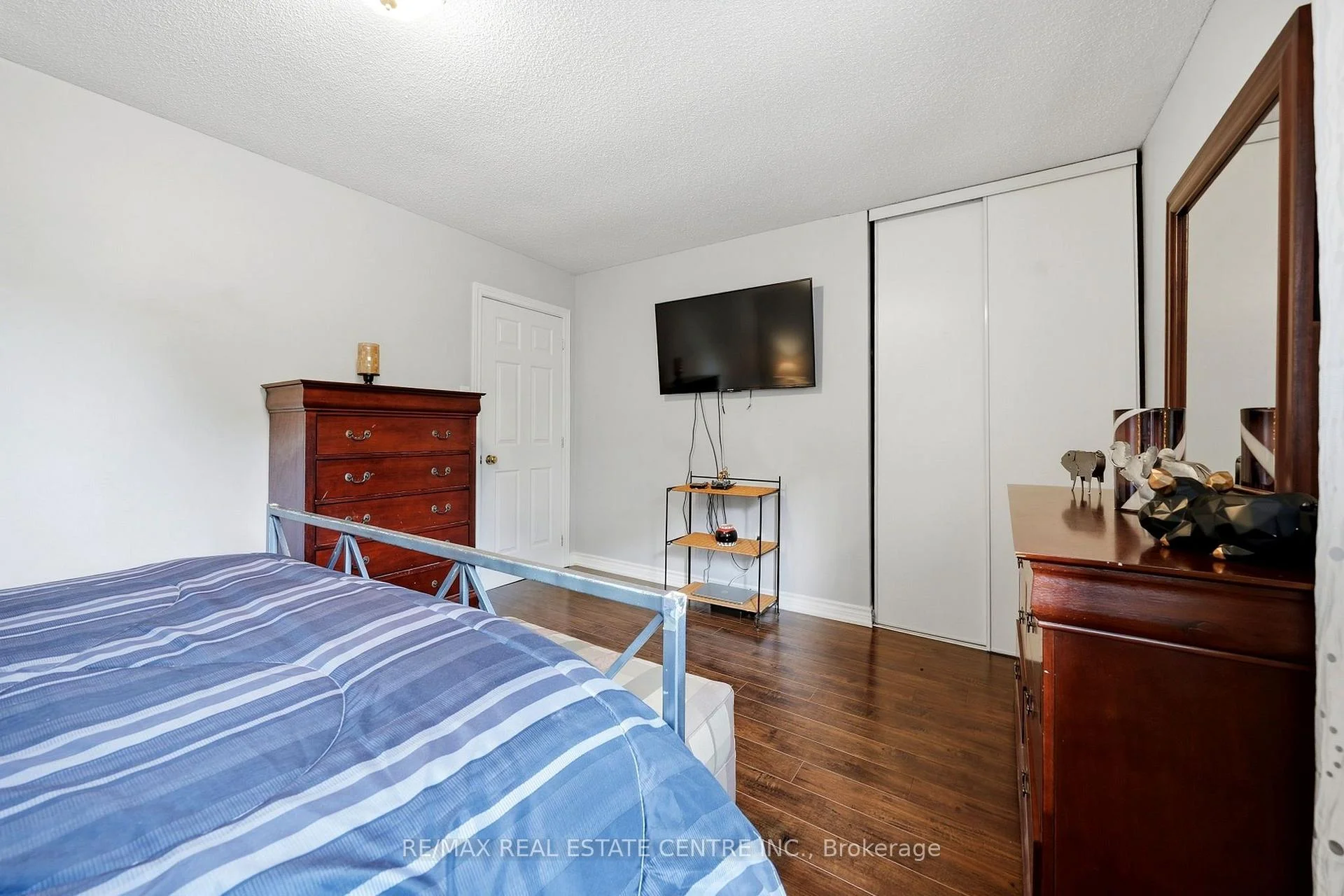 Photo 8 of 44 Madelaine Crescent, Brampton, Central Park — HOMEH