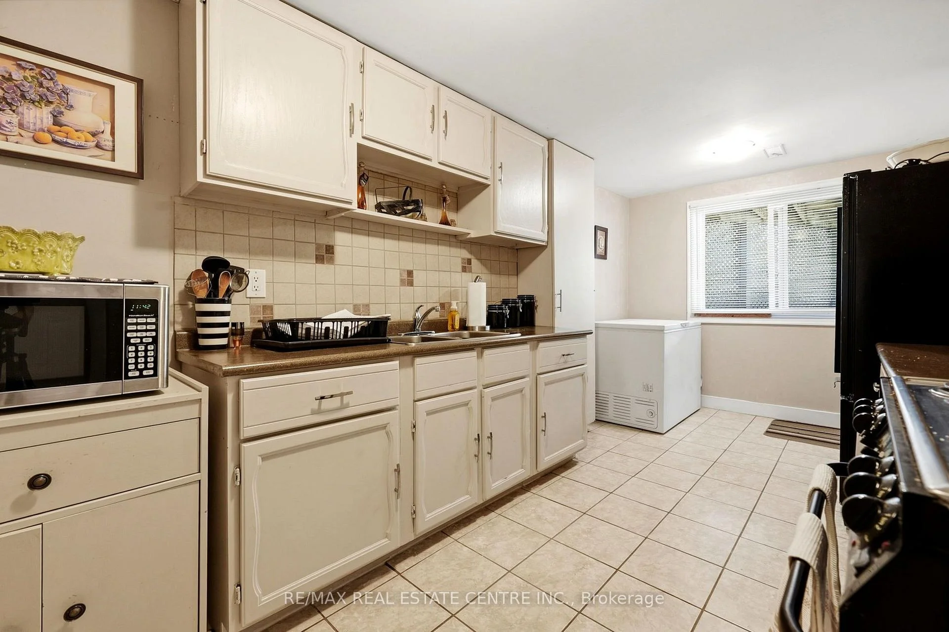 Photo 20 of 44 Madelaine Crescent, Brampton, Central Park — HOMEH