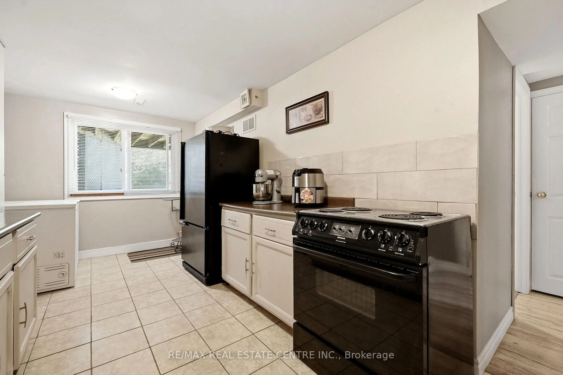 Photo 22 of 44 Madelaine Crescent, Brampton, Central Park — HOMEH
