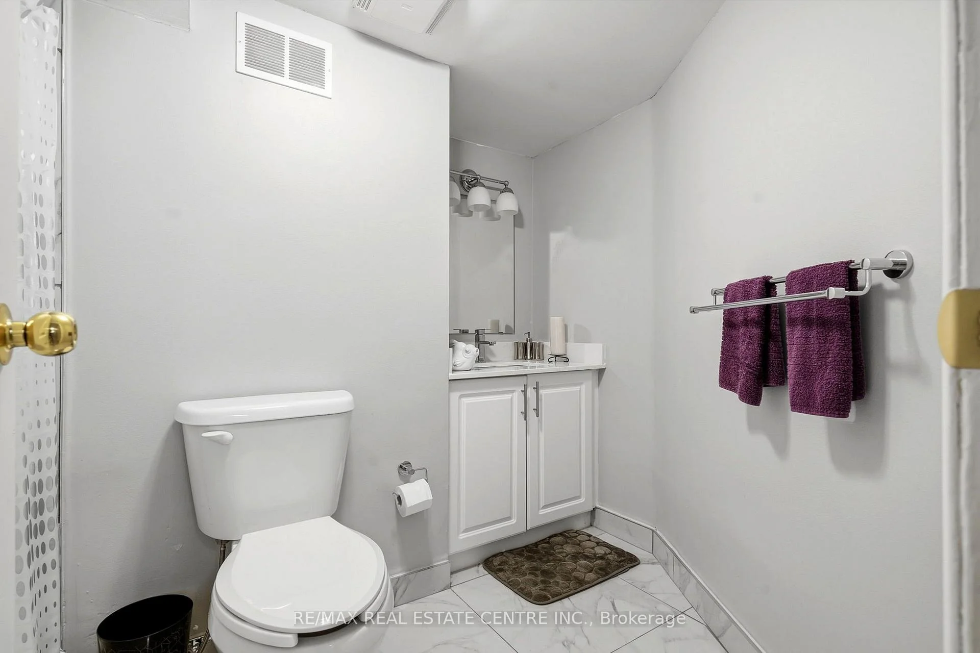 Photo 26 of 44 Madelaine Crescent, Brampton, Central Park — HOMEH