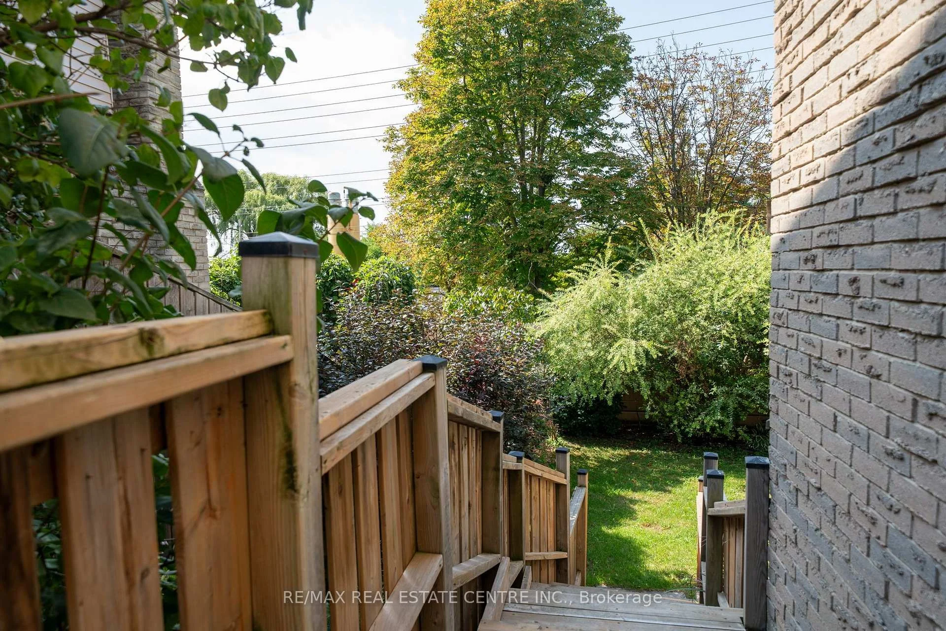 Photo 28 of 44 Madelaine Crescent, Brampton, Central Park — HOMEH